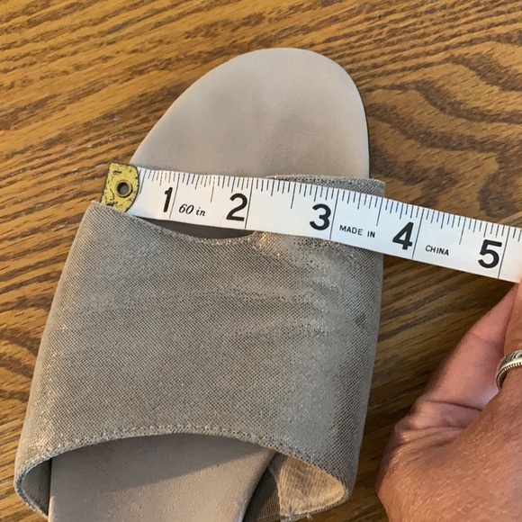 Munro size 10.5 sparkly tan slip on sandals Slides - Picture 7 of 7